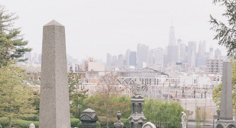 ___9158395___2018___12___2___9___green-wood-cemetery-with-manhattan-in-background-royalty-free-image-663751749-1543509007