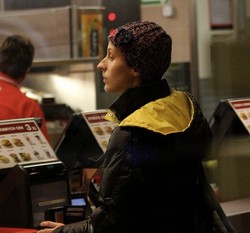 Żona polskiego aktora leczy go hamburgerami