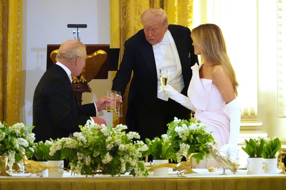 Poslužena francuska jela najboljih kuvara, a pripreme nadgledala Melanija: Šta je bilo NA MENIJU svečane večera povodom posete kralja Čarlsa SAD