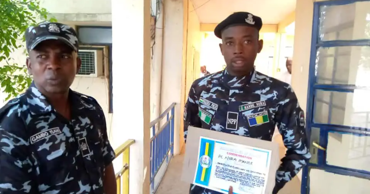 Police constable who returned missing $800 to pilgrim gets Hajj seat - Vimarsana News