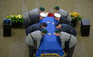 Merkel: Helmut Kohl wiedział, jak budować mosty - do Paryża, Warszawy, Waszyngtonu i Moskwy