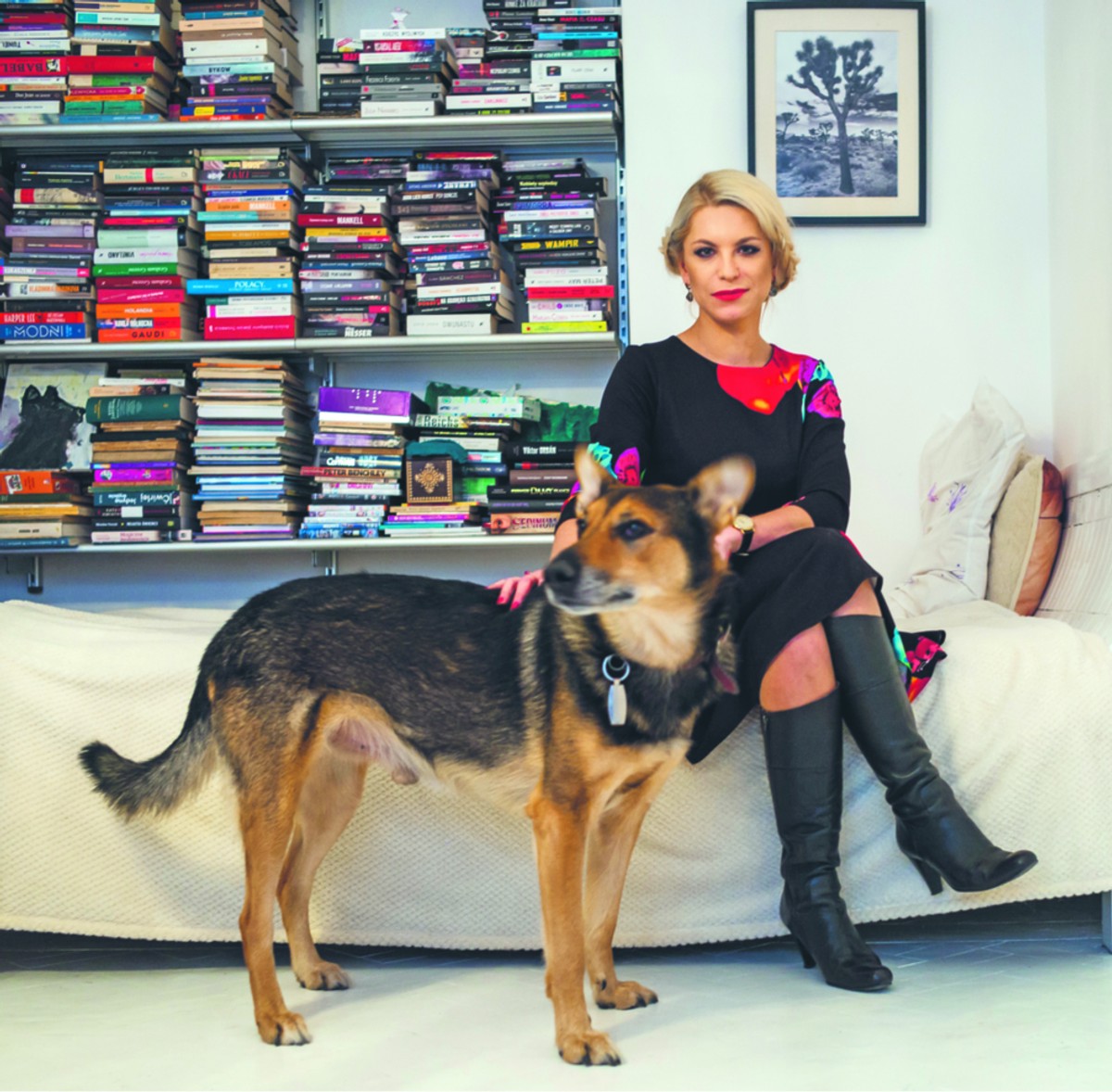 Katarzyna Bonda, pisarka, dokumentalistka i dziennikarka, autorka powieści "Pochłaniacz" i "Okularnik". Fot. Maksymilian Rigamonti