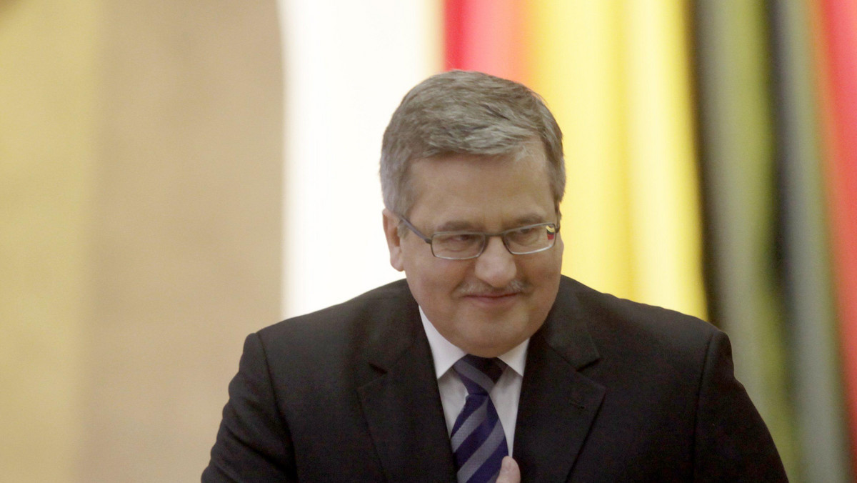 Prezydent Bronisław Komorowski skierował do sądu pozew o ochronę dóbr osobistych przeciwko Jackowi Sasinowi, byłemu wiceszefowi kancelarii prezydenta RP Lecha Kaczyńskiego. Spór dotyczy jego wypowiedzi dla "Naszego Dziennika" - ustaliła PAP w źródłach sądowych.