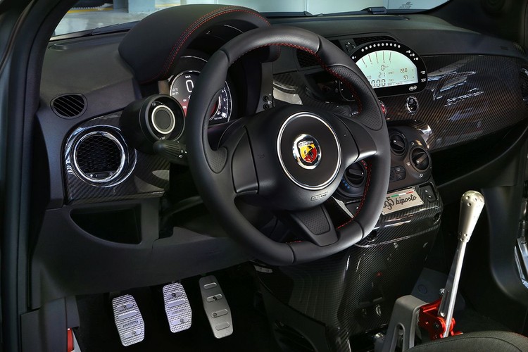 Abarth 695 biposto