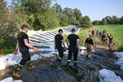 Wrocław walczy z powodzią. Zalane ogródki działkowe na Marszowicach
