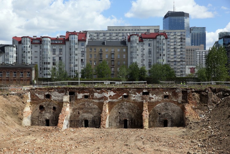 Centralnym punktem inwestycji będzie rynek warzelni, który wielkością porównywalny jest z Rynkiem Starego Miasta. Przestrzeń między budynkami Laboratorium a Warzelnią będzie pełnił rolę centrum rozrywki, atrakcji i spotkań. <br><br>  Fot. (cat/kru) PAP/Tomasz Gzell