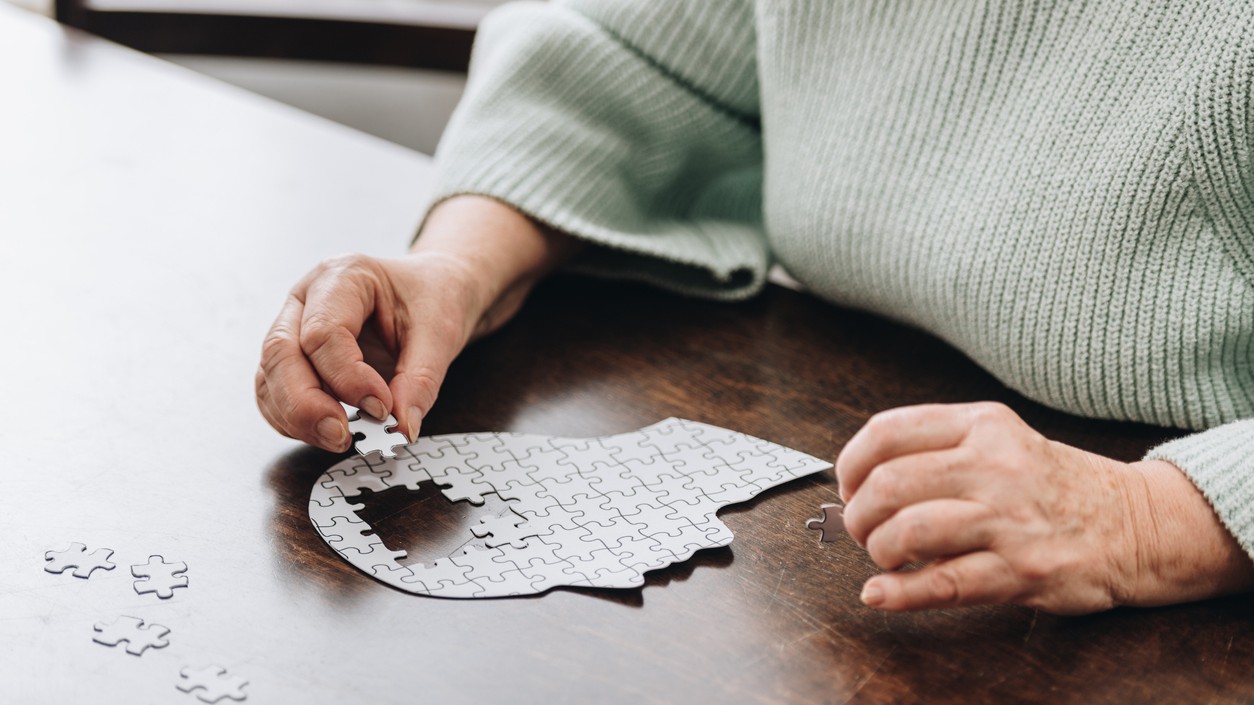 Nízke dávky lítia by mohli pomáhať spomaľovať alebo dokonca zvrátiť procesy spojené s Alzheimerovou chorobou.