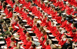 Wszyscy na czerwono. W Rosji ruszył ogólnokrajowy konkurs, są pytania o Buczę. A w nagrodę...