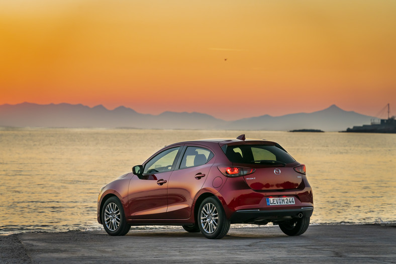 Mazda 2 – poprawiony wygląd i wyposażenie