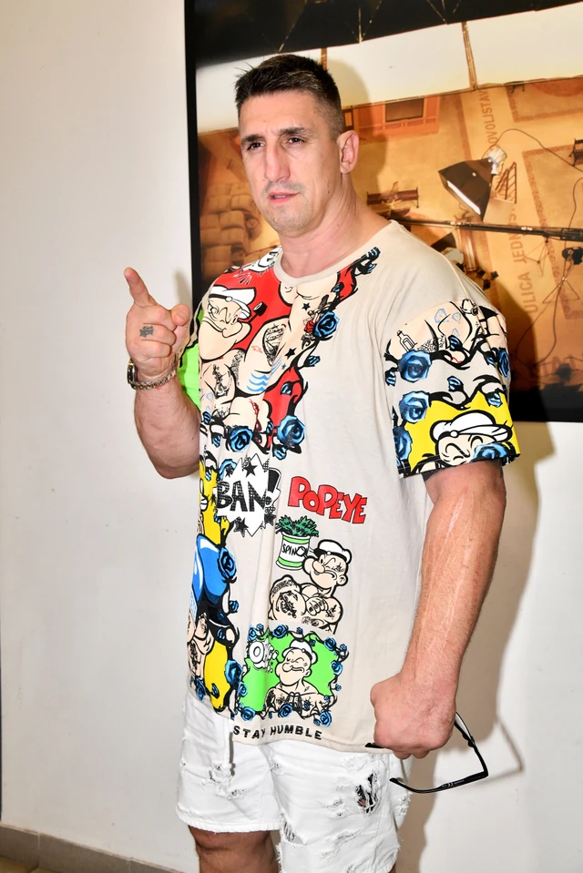 "ONA NE MOŽE DA IZDRŽAVA DECU SA TOM PLATOM" Kristijan otkrio koliko Kristina ZARAĐUJE NA PINKU, pa priznao: "Prespavam u autu, u hotelu"