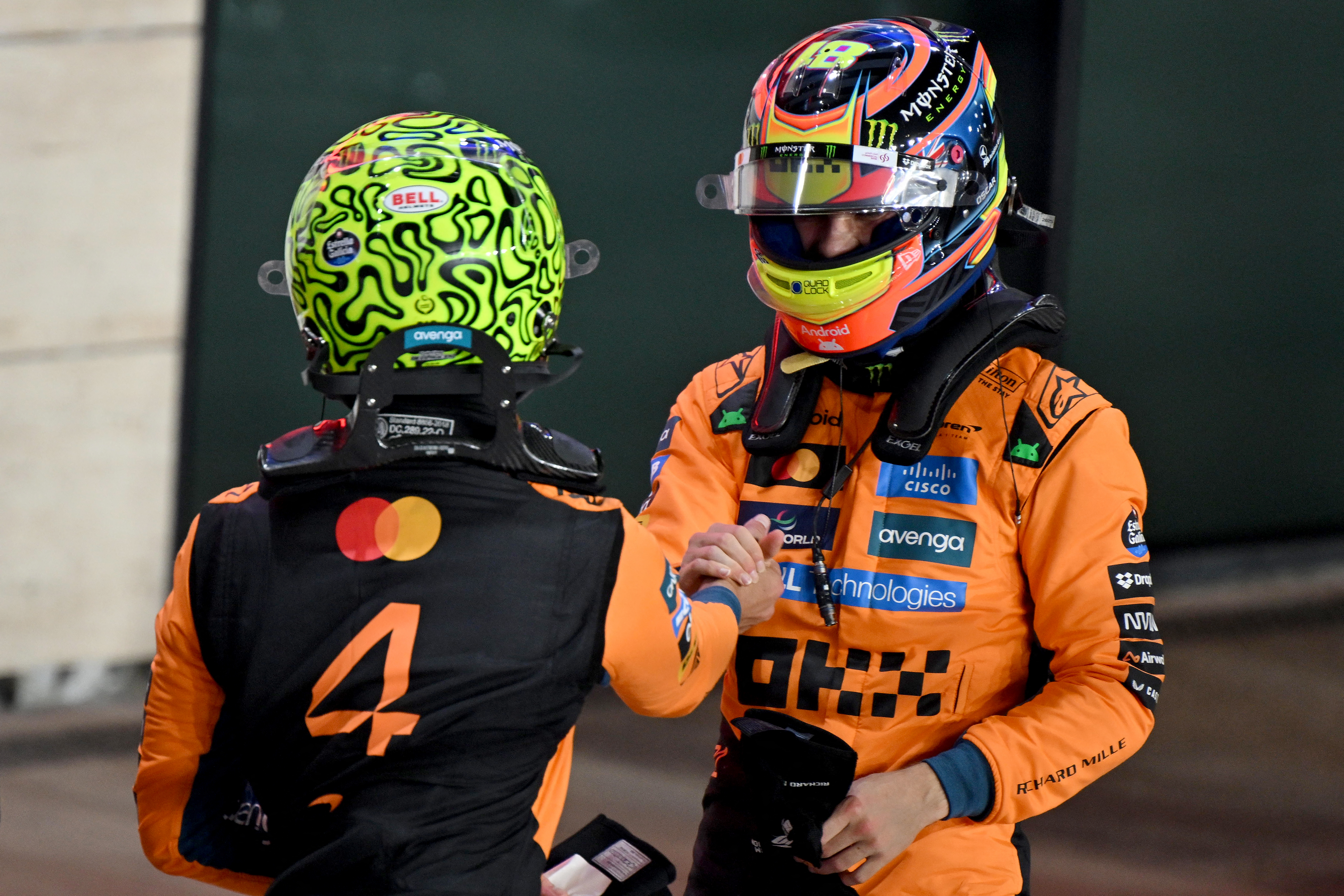 Piastri pakt pole voor sprint Qatar, Verstappen frustreert op P6