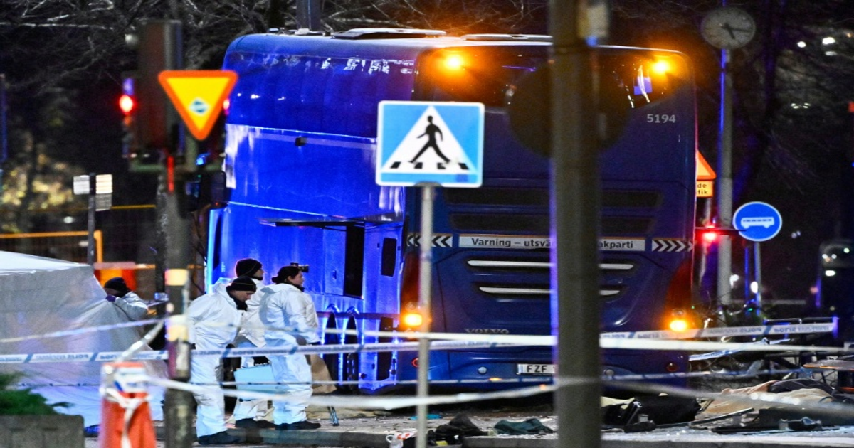 Un bus à impériale fonce dans un arręt à Stockholm : plusieurs morts