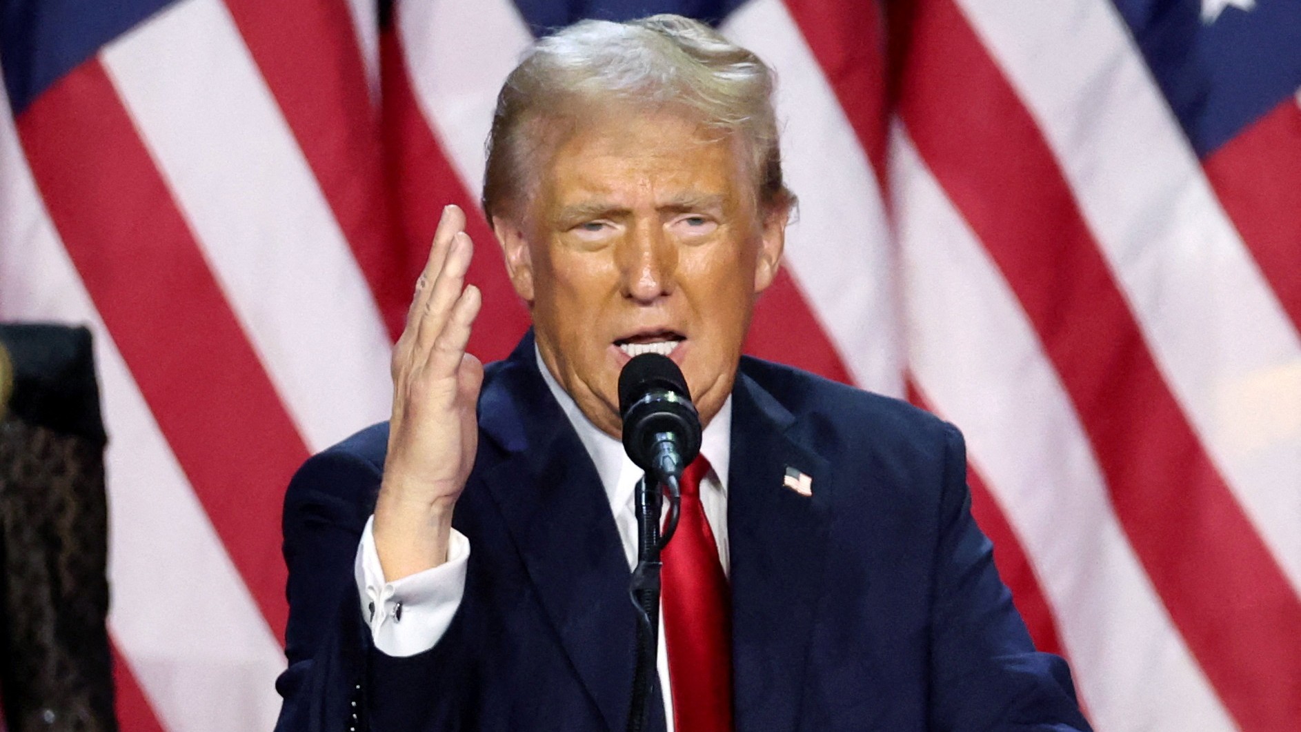 Donald Trump počas prvého povolebného prejavu