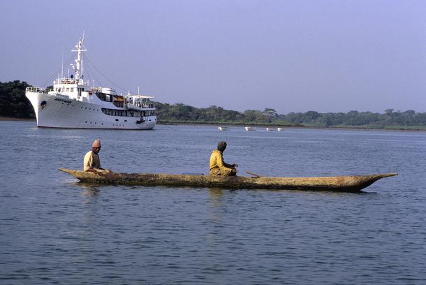 Wyspa Bubaque to turystyczne centrum, a otaczające je wody Atlantyku są pełne ryb. Tymczasem Bijago żyją w ubóstwie. Na zdjęciu archipelag Bijagós, Gwinea Bissau