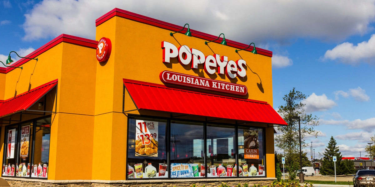 Pierwsza restauracja Popeyes w Polsce otwarta zostanie w lipcu we Wrocławiu. Kolejne ruszą w Warszawie i w Szczecinie. 