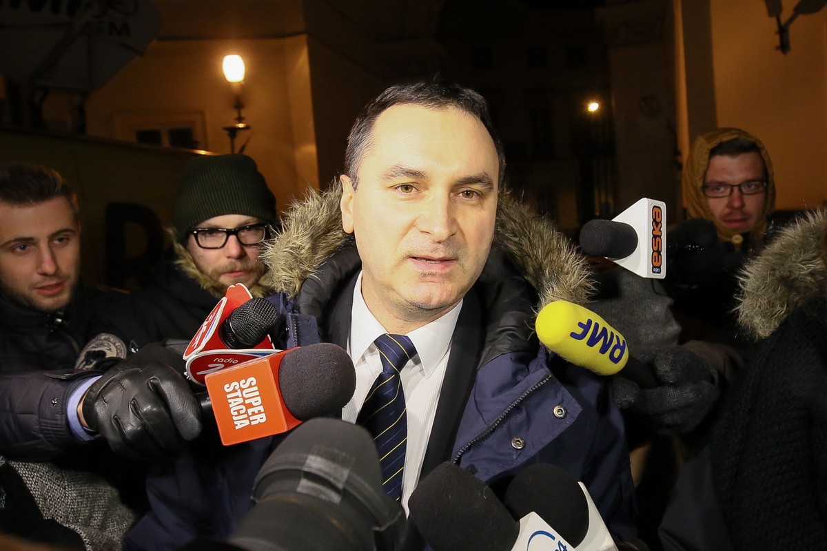 Prezes podkarpackiego oddziału PZ Mariusz Małecki (C) wraz z innymi ekspertami PZ dołączył do rozmów Porozumienia Zielonogórskiego z ministrem zdrowia Bartoszem Arłukowiczem. PAP/Paweł Supernak