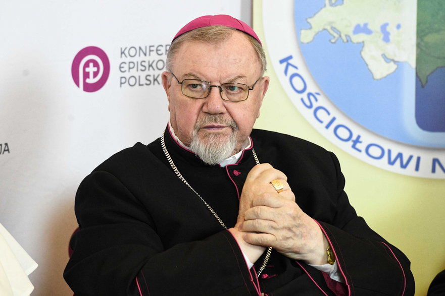 Biskup Antoni Dydycz, jego kapelanem jest ks. Łukasz Gołębiewski