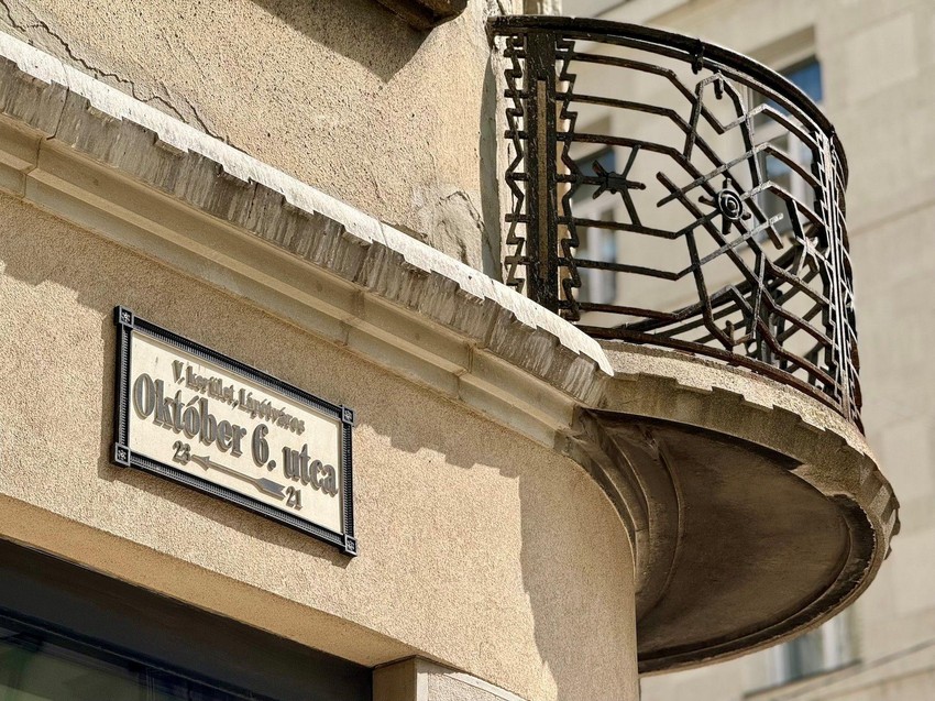 U centru Budimpešte, postoji ulica koja nosi ime 6. oktobar | Foto: BBC/Aleksandar Miladinović