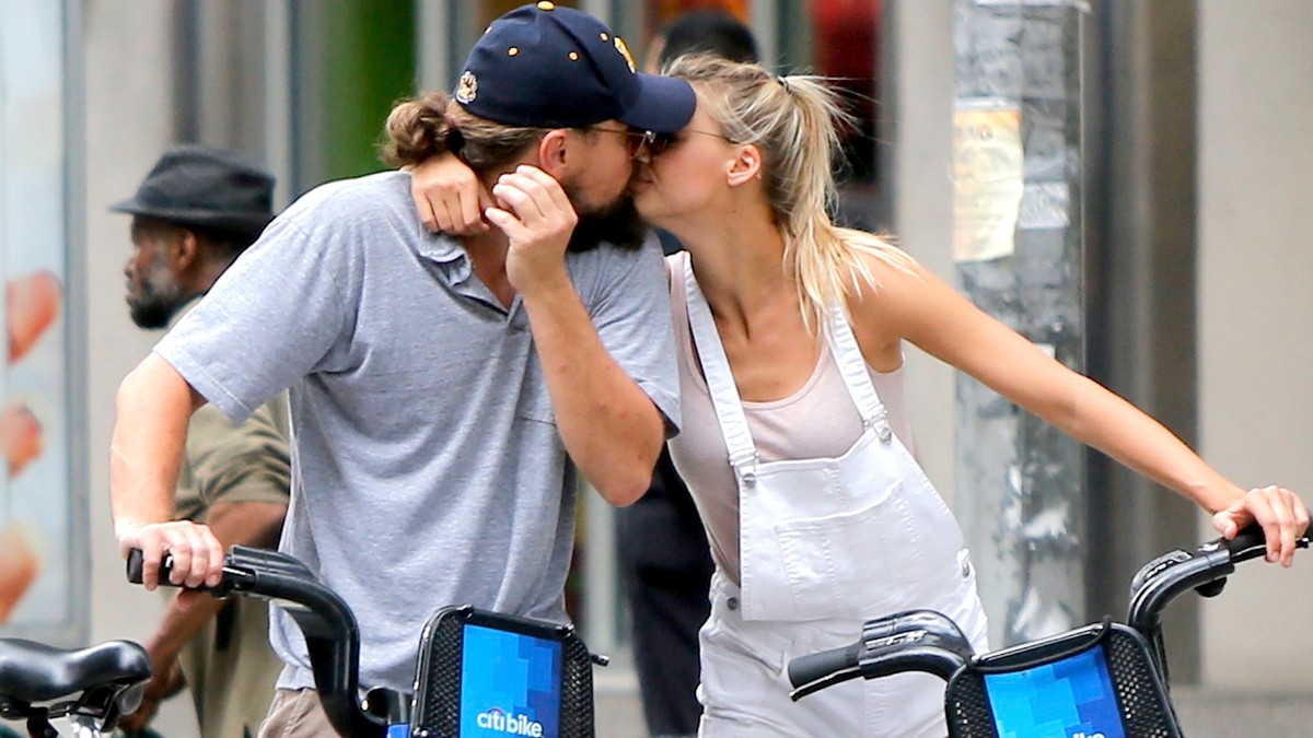 Dikaprio se ljubi sa devojkama jedino na paparaco fotkama