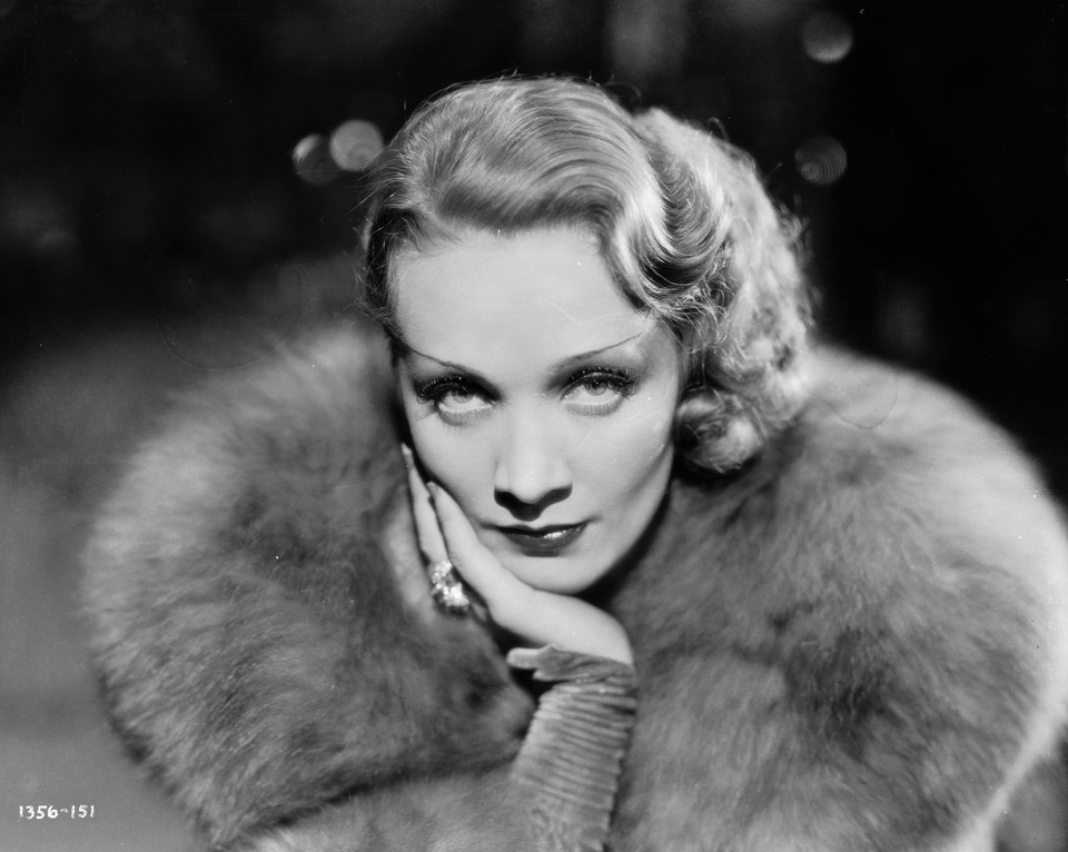 Marlene Dietrich na planie filmu "Szanghaj Ekspres" z 1932 r.