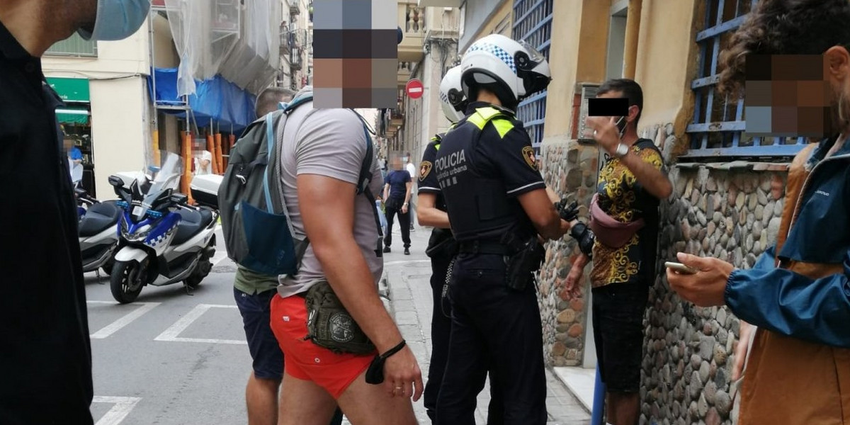 Pechowy złodziej z Barcelony. Chciał ukraść plecak turyście, ale trafił na polskich policjantów.