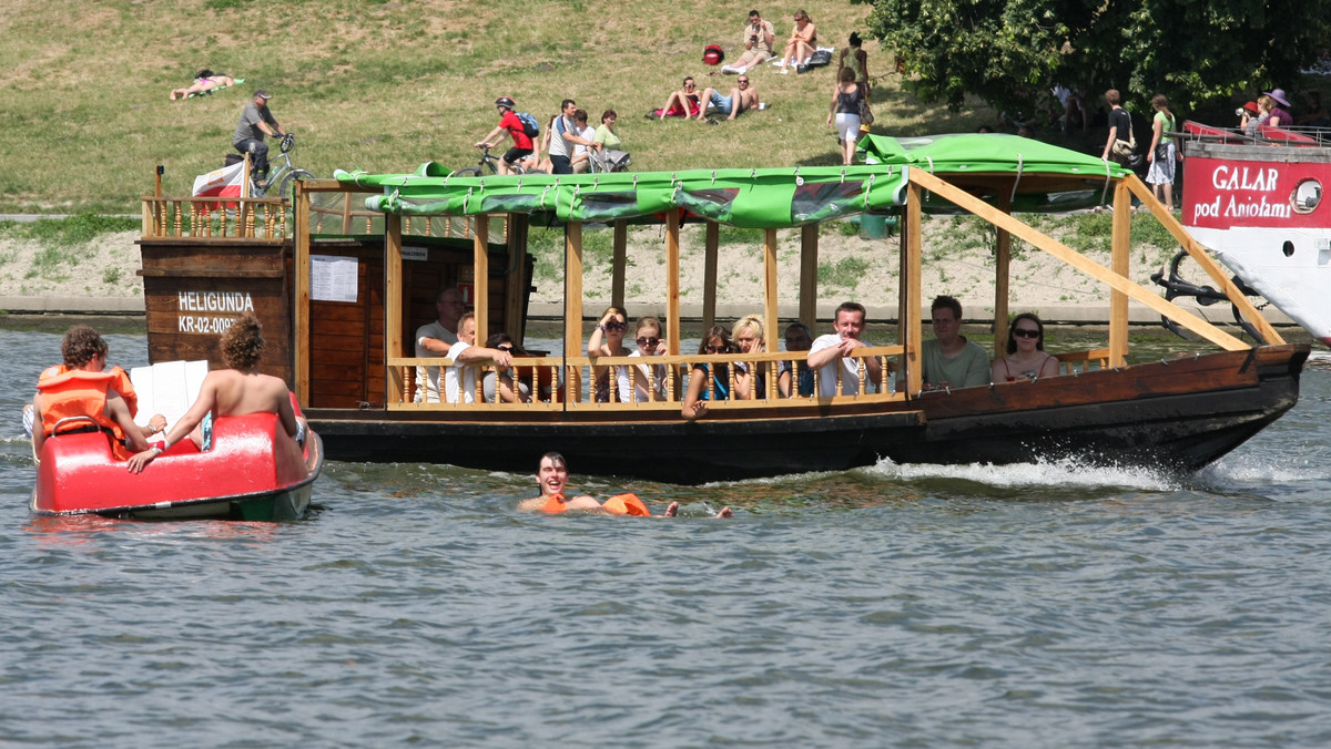 W Krakowie rozpoczyna się dzisiaj sezon plażowy. Władze miasta otworzyły plażę nad Wisłą, na bulwarze Kurlandzkim. W programie wydarzeń w tym miejscu m.in. pokazy tańców, koncerty, warsztaty i zabawy sportowe.