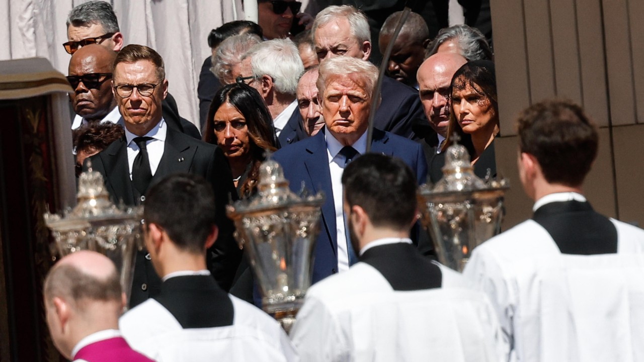 Są zdjęcia z rozmowy Donalda Trumpa z Wołodymyrem Zełenskim