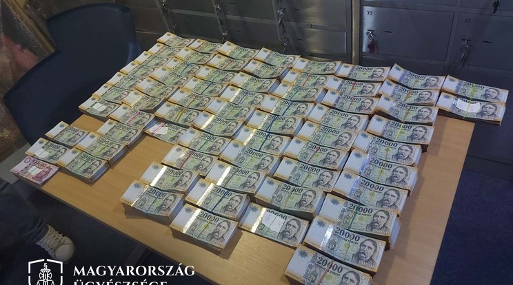 Többszáz milliónyi készpénzt foglalt már le az ügyészség /Fotó: Központi Nyomozó Főügyészség