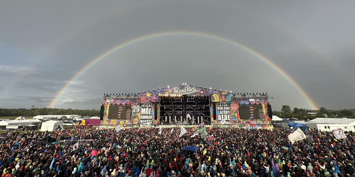 Podczas festiwalu pogoda nie rozpieszczała uczestników. Było wietrznie i deszczowo. Ale czasami wychodziło też słońce. Taki moment uchwycił fotograf Michał Rękawek.