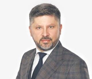 Prof. Robert Suwaj, prawnik, dr hab. nauk prawnych, profesor uczelni i kierownik Zakładu Prawa Administracyjnego i Nauki o Politykach Publicznych Wydziału Administracji i Nauk Społecznych Politechniki Warszawskiej