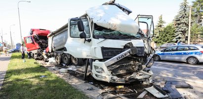 Trzy ciężarówki zderzyły się w Markach. Jedna osoba nie żyje