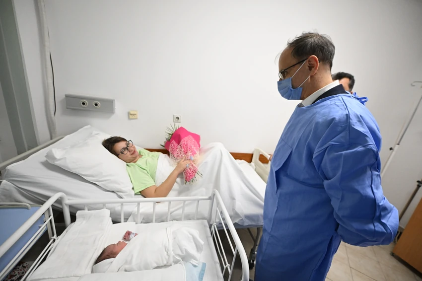 Đuro Macut obišao prvorođenu bebu 