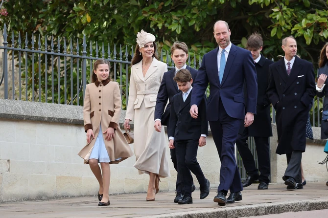 Kejt Midlton i princ Vilijam sa decom slave Uskrs