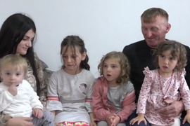 Prelepa Albanka se sa samo 15 godina udala za Duška koji je imao 37: Rodila je pet ćerki u trošnoj kući na Goliji bez VODE I KUPATILA