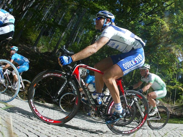 Dramat na trasie Giro d'Italia. Kolarz spadł z roweru, nie żyje