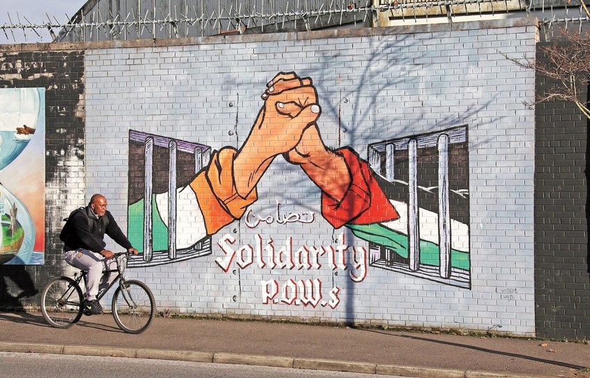 Tragovi prošlosti: „Zidovi mira“, kao i betonske barikade, slepe ulice i osmatračnice koje dele grad i ljude deo su gradskog pejzaža na koji su se svi navikli