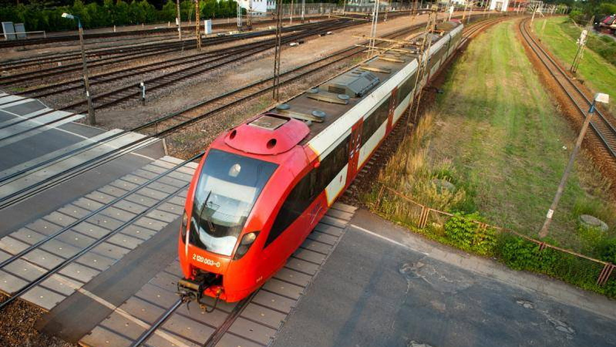 Wprowadzenie jednolitej i taniej taryfy z gwarancją stałej ceny na wszystkich regionalnych liniach kolejowych zapowiedział samorząd województwa kujawsko-pomorskiego. Zmiany wejdą w życie 13 grudnia, gdy zacznie obowiązywać nowy rozkład jazdy pociągów.