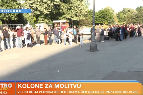 (VIDEO) "JUTROS OD PET ČEKAM U REDU, OVO JE VELIKA STVAR!" Neverovatne scene ispred Hrama Svetog Save: Ogromne kolone vernika i danas na Vračaru zbog SVETINJE sa Svete Gore