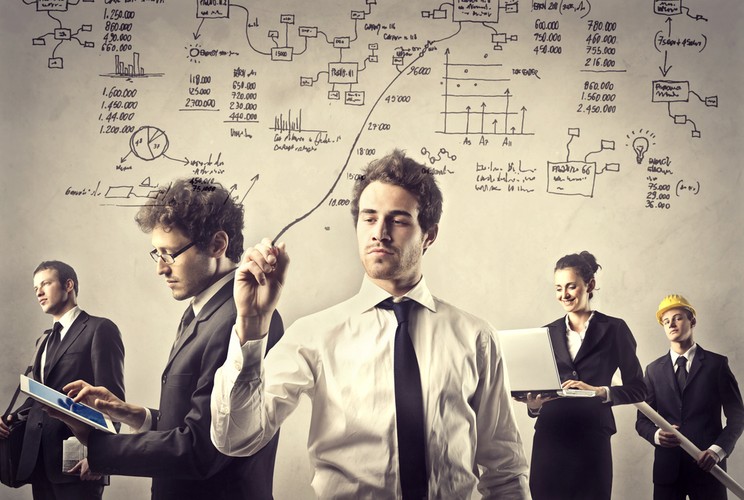 Wbrew pozorom rekruterzy poszukują osób z doświadczeniem w mniejszej firmie. Dlaczego? Bo praca w małej firmie wymaga czegoś więcej niż wyrobienia nadgodzin. Mała firma jest nastawiona na przetrwanie i rozwój, przez co oczekuje od swoich pracowników zaangażowania i skutecznego podejścia do pracy. W małych firmach pracownicy funkcjonują często w trybie 360° - tzn. potrafią dopasować się do każdej sytuacji.