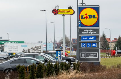 Wojna dyskontów weszła na nowy poziom. Polakom się to podoba i chcą więcej