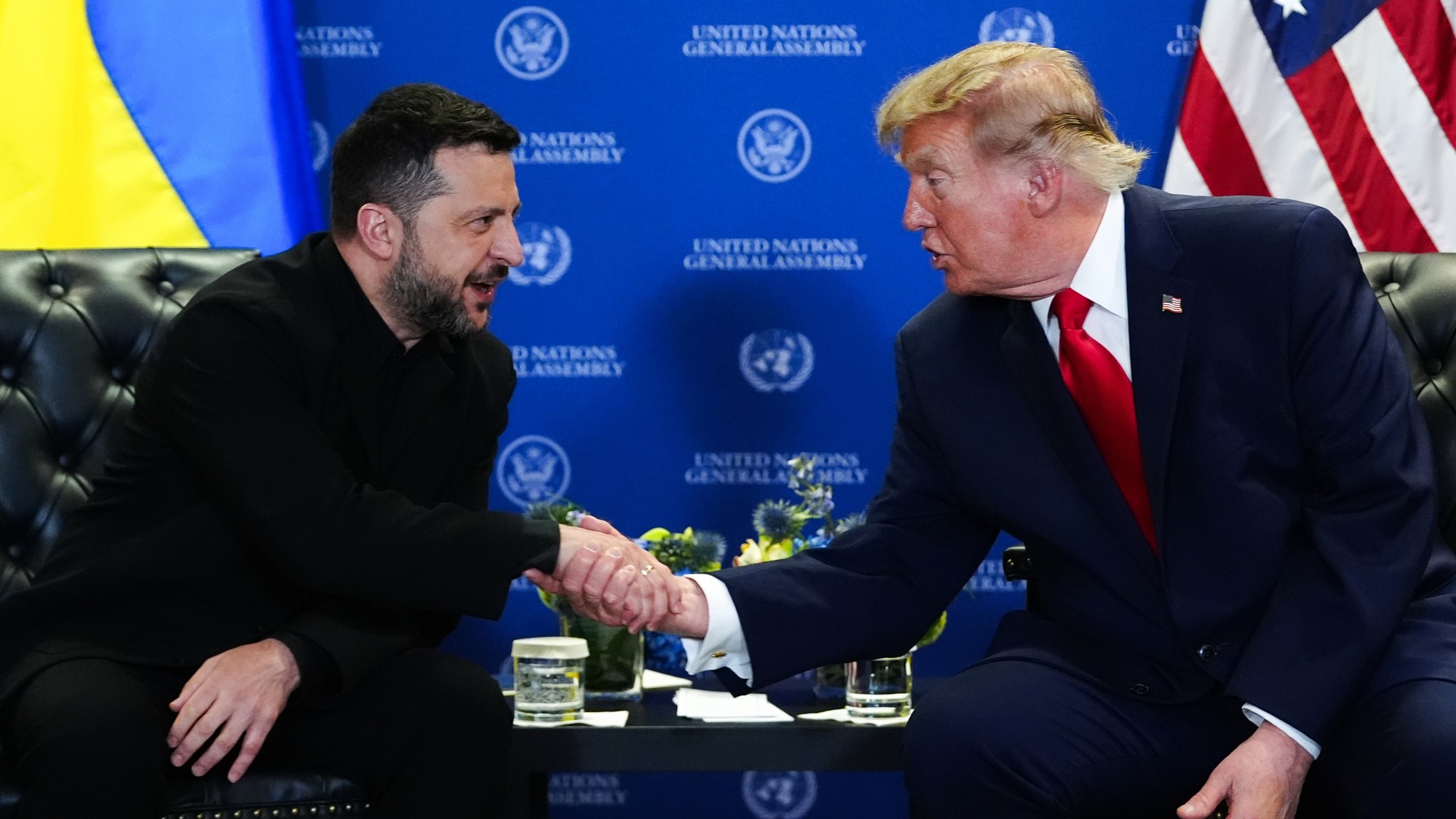 Ukrajinský prezident Volodymyr Zelenskyj a prezident USA Donald Trump.