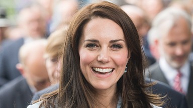 Kate i William biegają z dziećmi na plecach. Księżna udostępniła niepublikowane zdjęcia