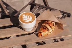 We Włoszech chcesz wypić cappuccino po obiedzie? Wyjaśniamy, dlaczego lepiej nie