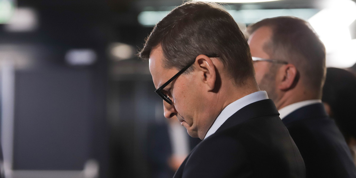 Premier Mateusz Morawiecki ma powody do zmartwień. Większość firm jest przekonanych, że jesienią odda władzę.