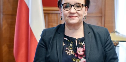 Minister się nie przepracowuje. Co robi Anna Zalewska?