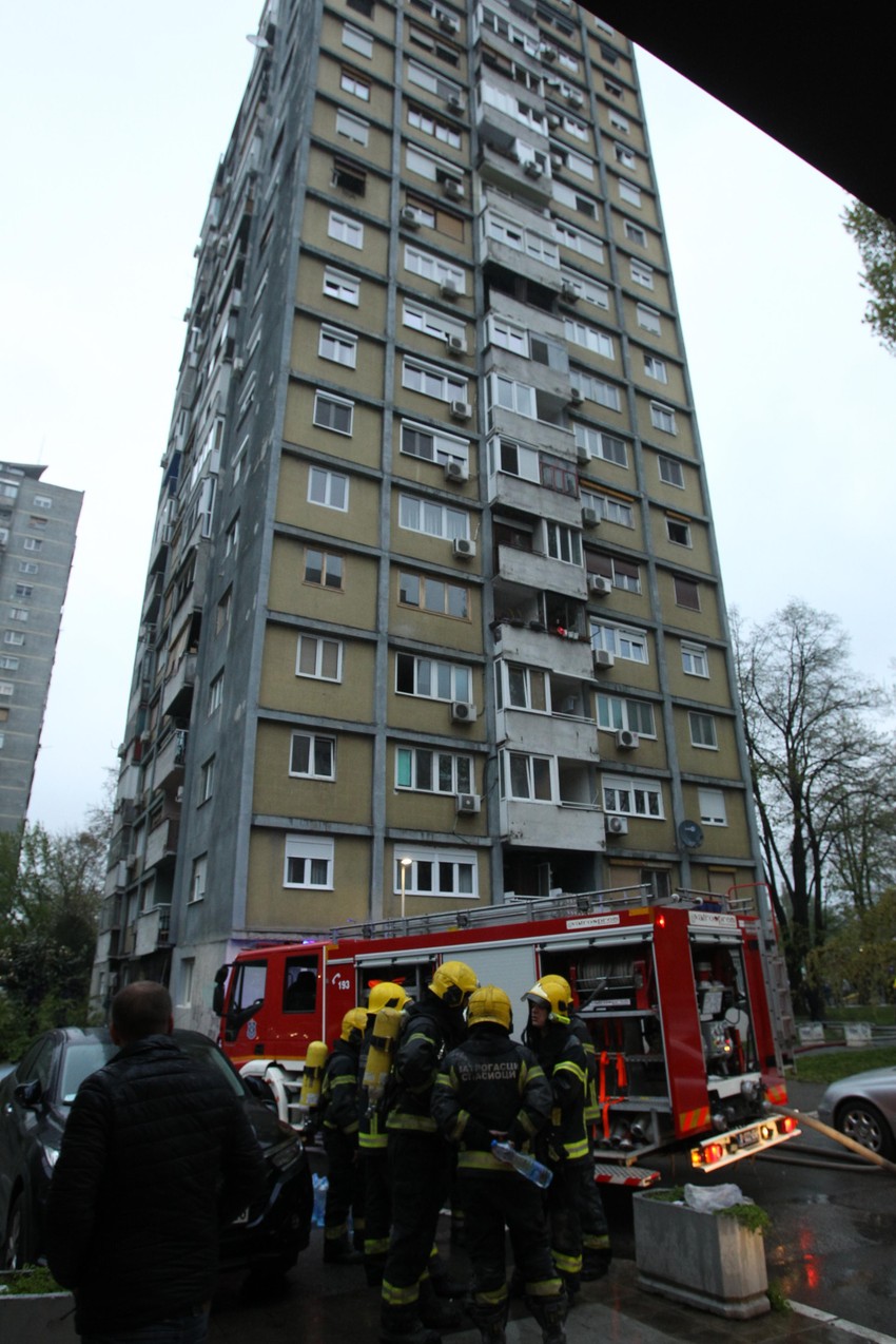 Požar je izbio na 11. spratu solitera na Novom Beogradu