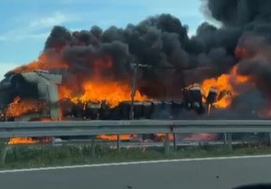 Gori kamion na autoputu kod Šimanovaca