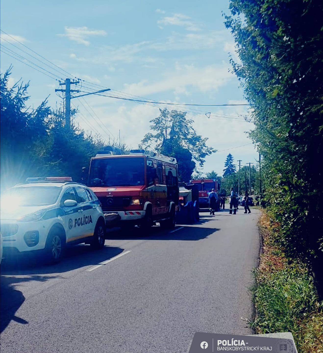 V Podhorí sa mladý vodič prevrátil s traktorom, zraneniam podľahol.