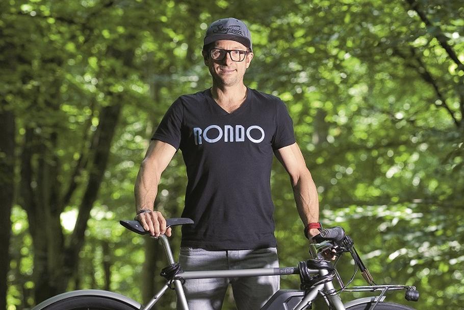 Szymon Kobyliński pierwszą markę stworzył wspólnie z żoną Anną. NS Bikes powstała w 2004 r. Następne były Octane One (istnieje od 2008 r.), marka rowerów miejskich Creme inspirowanych francuskimi i brytyjskimi rowerami z lat 50. i 60. (od 2010 r.) oraz marka rowerów szosowych i szutrowych Rondo (na rynku od 2017 r.).