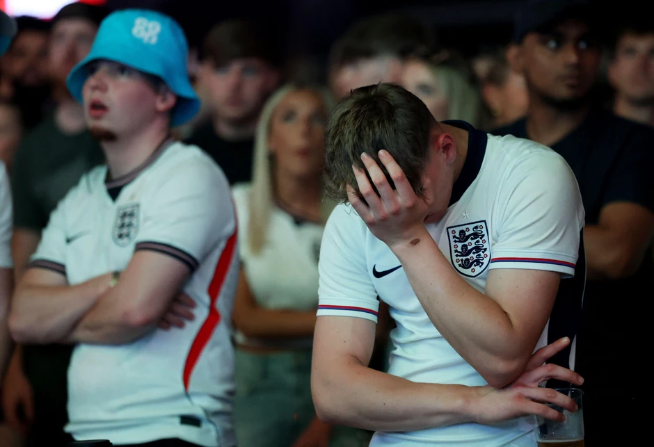 Engleski navijači bili su očajni posle poraza od Argentine | Foto: REUTERS/Temilade Adelaja